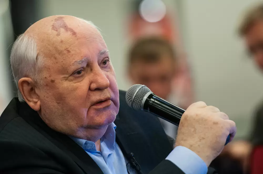 Gorbaciov zice ca ar trebui distruse toate armele nucleare