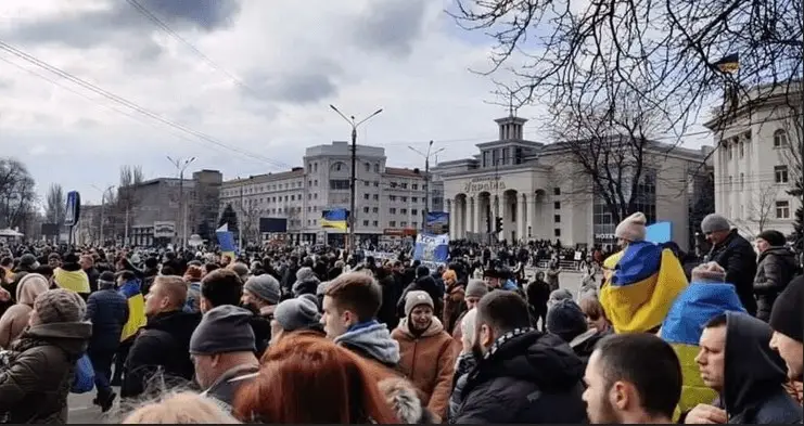 Rusii ies in strada sa protesteze, asta ne spune media