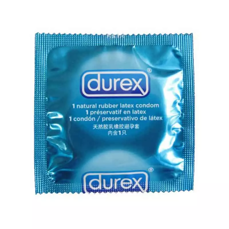 adolescenta intepand prezervative